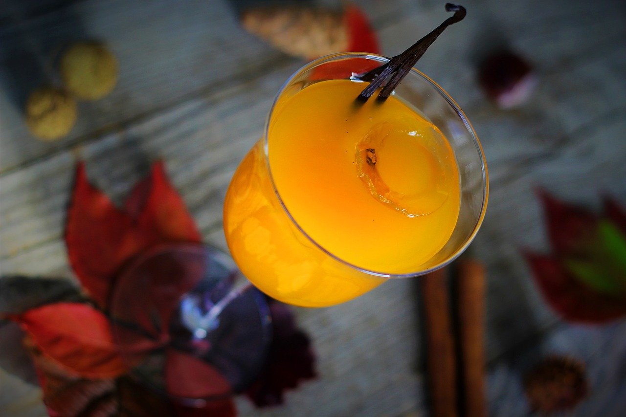 Everie & Autumn: CBD Spritzer Recipe with Pear & Nutmeg